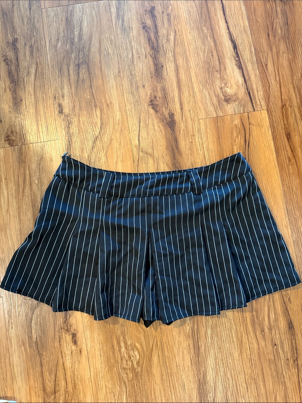 SHEIN Black Pinstripe Pleated Skort